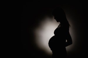 Συναγερμός στη Νίκαια για οπλισμό σε ταράτσα πολυκατοικίας: Εντοπίστηκαν χειροβομβίδες και όπλο
