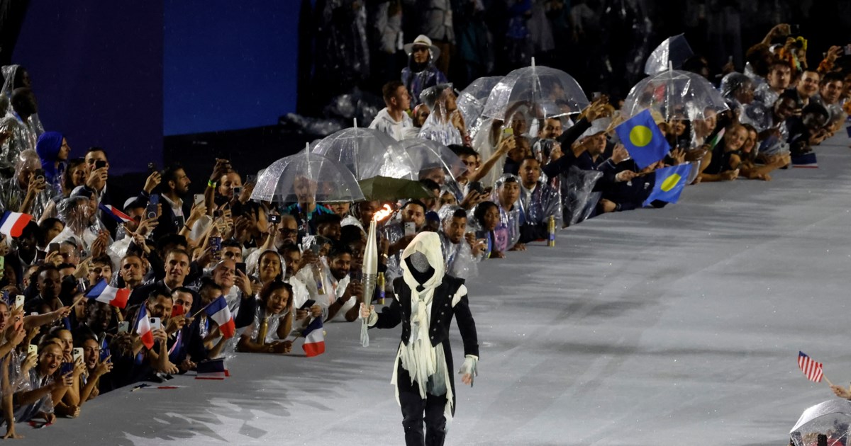 Ολυμπιακοί Αγώνες 2024: Αποκαλύφθηκε η ταυτότητα του μασκοφόρου - Ήταν 12 άτομα, ανάμεσά τους και σούπερ σταρ του παρκούρ