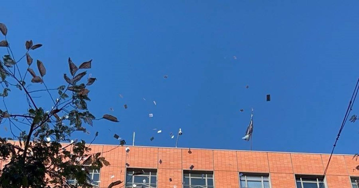 Ρουβίκωνας: Τρικάκια και πανό στο γραφείο του Χρήστου Κέλλα για ΟΠΕΚΕΠΕ και ευλογιά των αιγοπροβάτων [εικόνες] - εικόνα 2