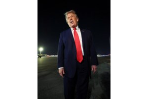 Η απάντηση Μακρόν στον Τραμπ: "Η Ευρώπη προτιμάει τον σεβασμό από τους νταήδες" - Γιατί μιλάει με γυαλιά ηλίου - εικόνα 7