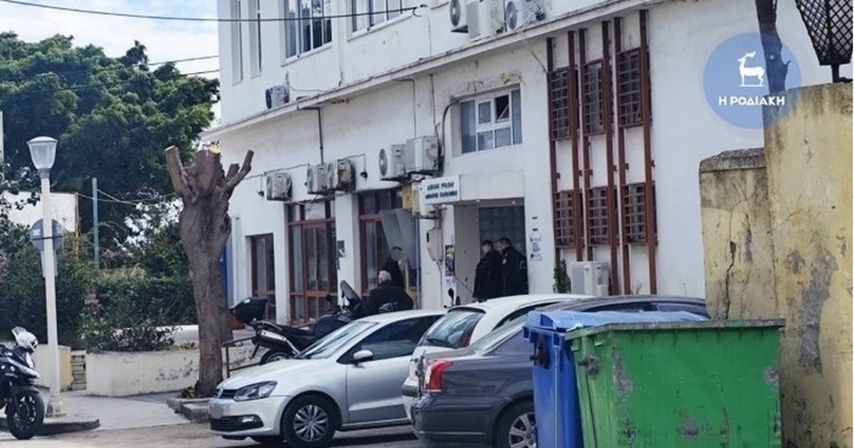 Ρόδος: 500 χιλ. ευρώ, χρυσές λίρες και πανάκριβες τσάντες στο σπίτι της προϊσταμένης της Πολεοδομίας - Οι "ταρίφες" του κυκλώματος - εικόνα 6