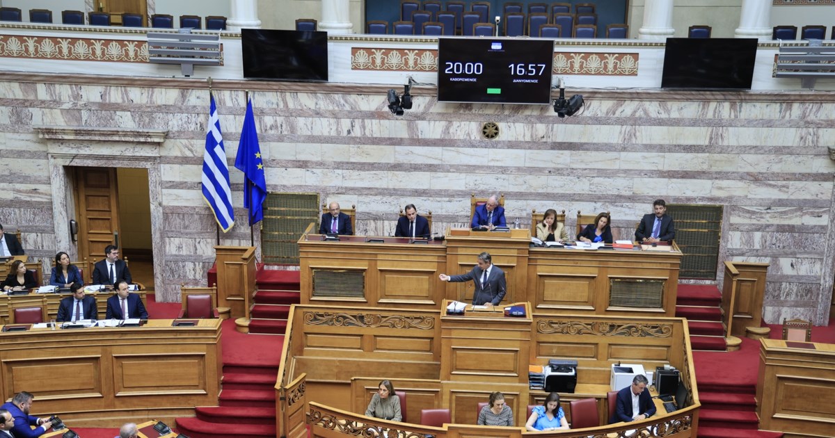 Νέος πονοκέφαλος στο Μαξίμου λίγο πριν το street πάρτι στη Ρηγίλλης - Ο Βλάχος των "11" ξαναφέρνει στη Βουλή τα κόκκινα δάνεια