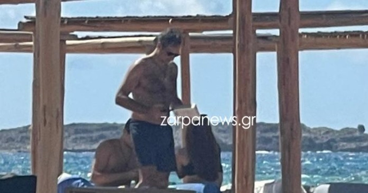 Χανιά: Για μπάνιο στο Μαράθι με τη Μαρέβα ο Κυριάκος Μητσοτάκης [εικόνα]