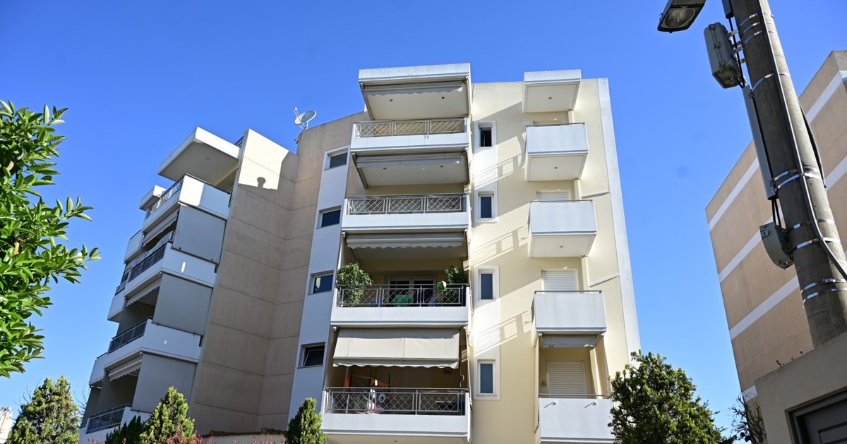 Μαρούσι: Αυτή είναι η πολυκατοικία από όπου έπεσε δύο φορές η 27χρονη - Νοσηλεύεται με σοβαρά τραύματα