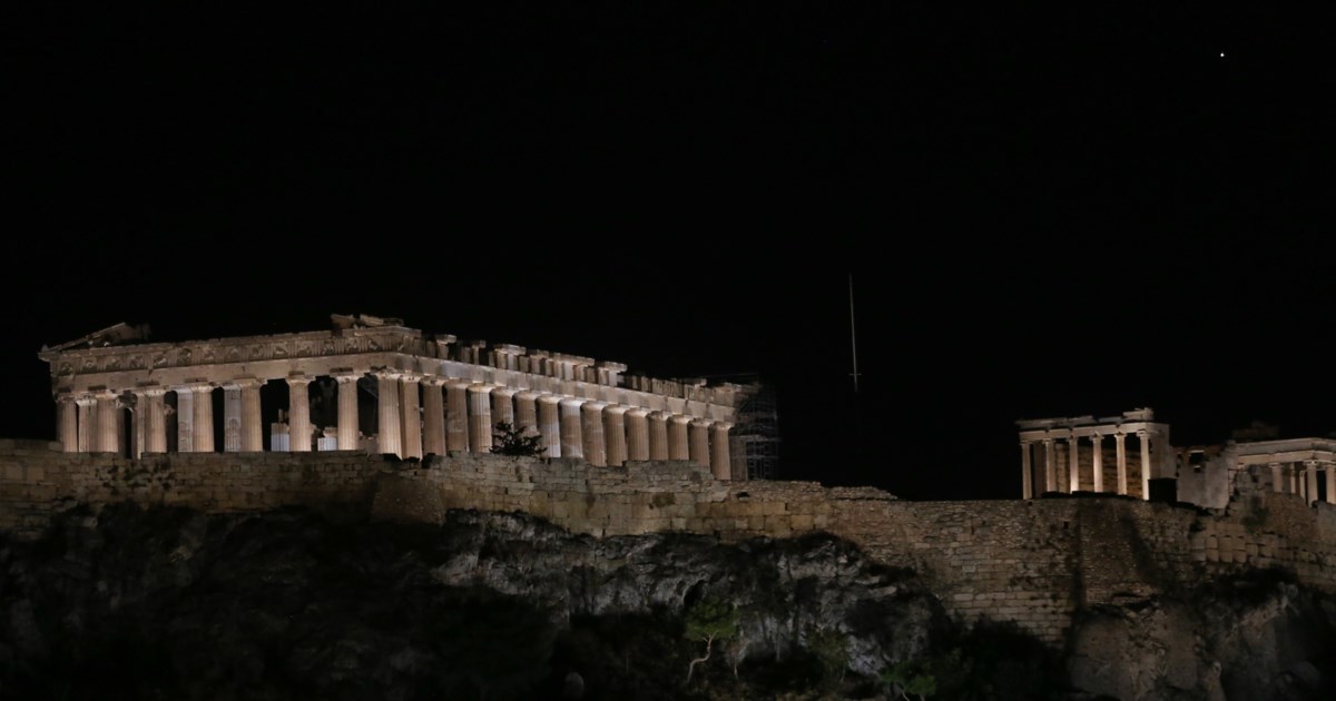 Αποθέωση Fitch για την Ελλάδα: Η μόνη χώρα που πραγματικά έχει εφαρμόσει στοχευμένα μέτρα
