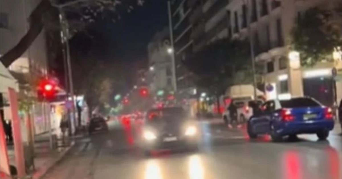 Κρήτη: Αυτοκίνητο πηγαίνει ανάποδα στην εθνική οδό [βίντεο]