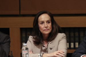 Κοντά η Διαμαντοπούλου στο να θέσει υποψηφιότητα για την ηγεσία του ΠΑΣΟΚ: "Δεν θα είμαι απούσα σε αυτή την ιστορία"