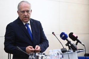 Λοβέρδος: "Στη ΝΔ με εκτιμούν, στο ΠΑΣΟΚ δεν με ήθελαν - Αυτονόητος ο σεβασμός στον Άγνωστο Στρατιώτη"