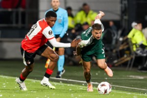 Στην Αθήνα για τον Παναθηναϊκό ο Μπενίτεθ - Το βίντεο από την άφιξη και τις πρώτες στιγμές