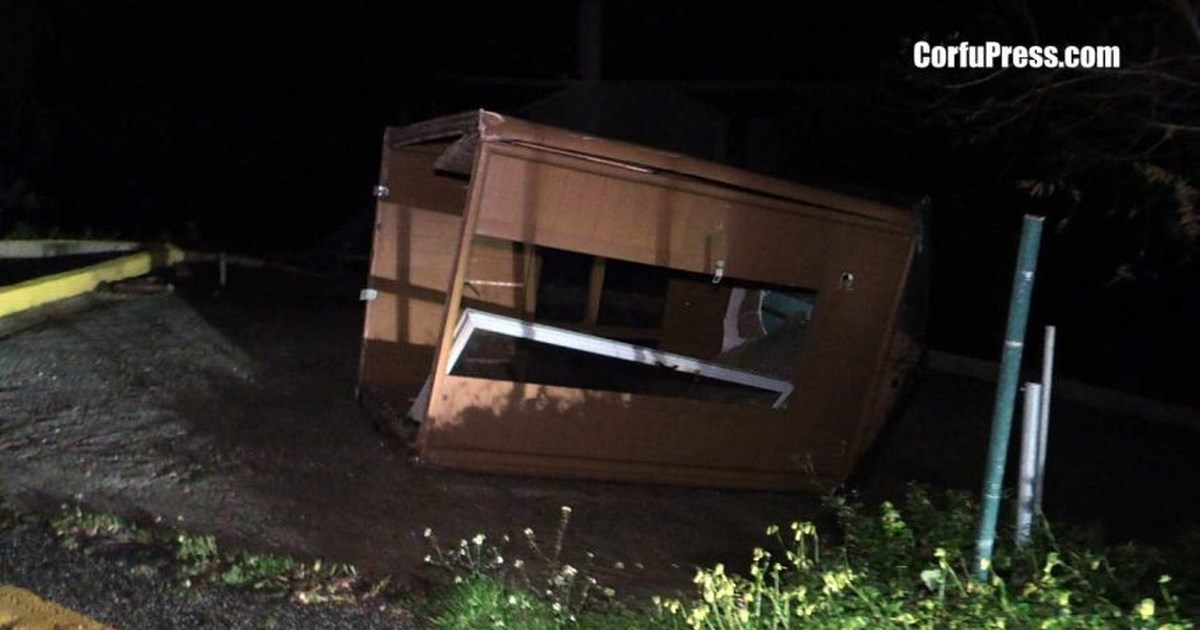 Πύργος: Έσπασε η γέφυρα του Ενιπέα - Απεγκλωβίστηκε οικογένεια από πλημμυρισμένο σπίτι - εικόνα 3