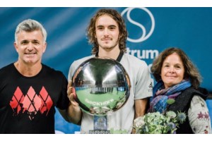 Τσιτσιπάς: "Κάθε φορά που ήθελε να απολύσει τον πατέρα του, η μητέρα του τον γέμιζε ενοχές" - Τι αποκαλύπτει η "L' Equipe" - εικόνα 4