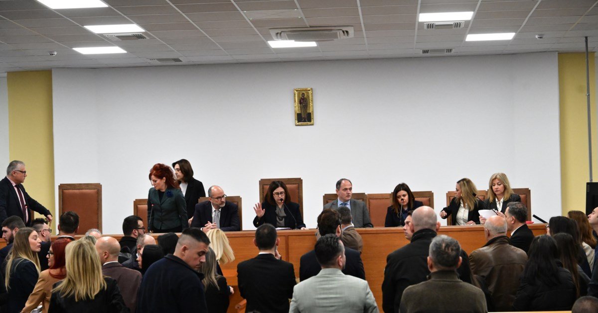 Τέμπη: "Κάποια στιγμή πρέπει να ηρεμήσουν αυτές οι ψυχές" - Πολίτες ζητούν να αποδοθεί δικαιοσύνη