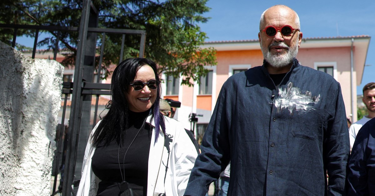 Φωτιά στην Αλβανία: Τρεις τραυματίες στο Δέλβινο – Κάηκαν 10 σπίτια