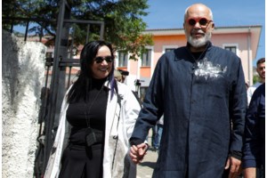 Φωτιά στην Αλβανία: Τρεις τραυματίες στο Δέλβινο – Κάηκαν 10 σπίτια
