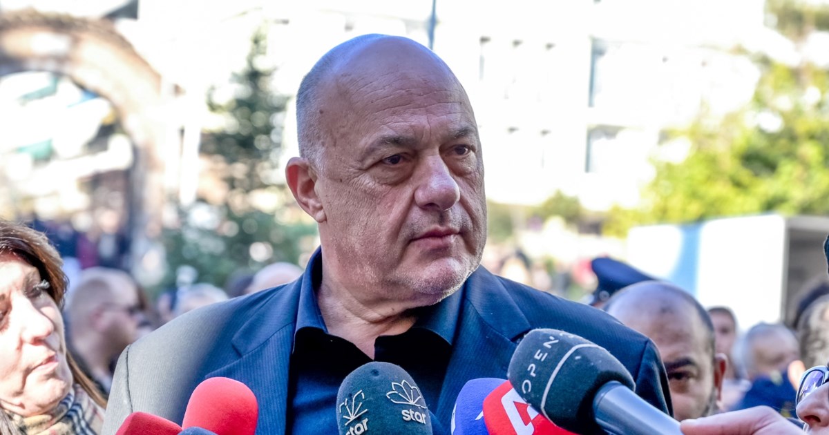 Ο Μπέος ζητά να σβηστούν τα ονόματα των Τεμπών από το Σύνταγμα: 