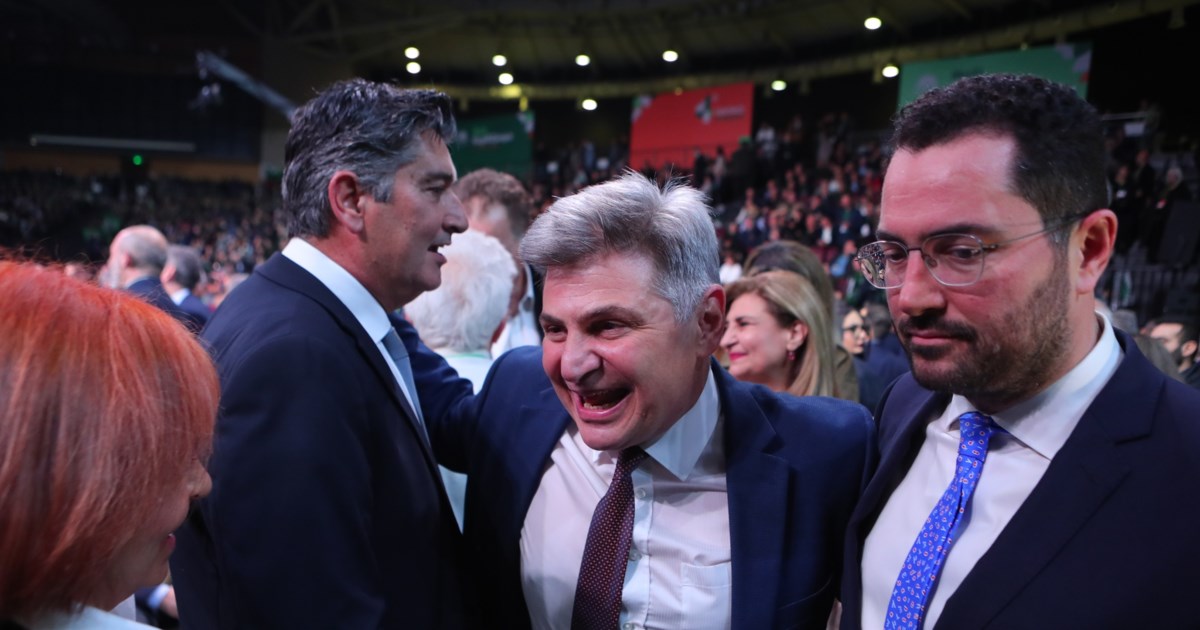 Στο Συνέδριο του ΠΑΣΟΚ και ο Φαραντούρης: Τι απάντησε για το αν σκέφτεται να συμπράξει [βίντεο]