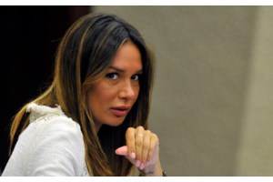 Σκηνή... από ταινία σε φυλακή στο Μπάρι: Του πέρασε στο στόμα κάρτες SIM με ένα παθιασμένο φιλί