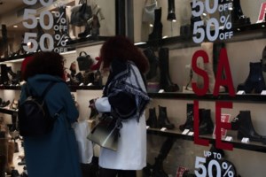 Χειμερινές εκπτώσεις: Πότε ξεκινούν και τι πρέπει να προσέξουν οι καταναλωτές