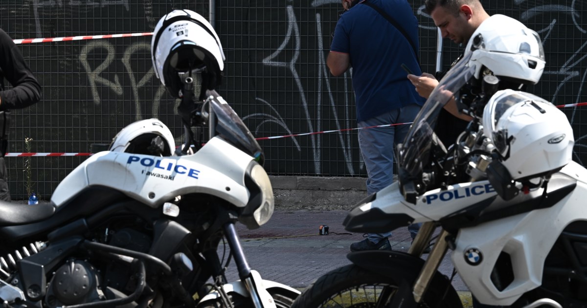 Σε διαθεσιμότητα ο αστυνομικός που έκλεβε όπλα από Τμήμα της Αττικής - "Καπνός" 6 πιστόλια και 4 περίστροφα