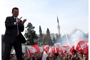 Ιμάμογλου από τη φυλακή σε Γιώργο Παπανδρέου: Ο αυταρχισμός μπορεί να είναι εκκωφαντικός, αλλά ποτέ δεν είναι μόνιμος