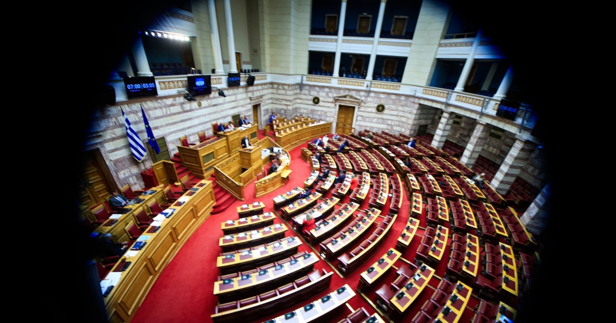 Βουλή: Λιποθύμησε η εισηγήτρια της Ελληνικής Λύσης - Διεκόπη προσωρινά η συνεδρίαση για το εργασιακό νομοσχέδιο