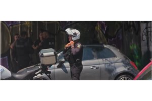Θρίλερ στο κέντρο της Αθήνας: Σε μικρόσωμη γυναίκα ανήκει η σορός που βρέθηκε σε προχωρημένη σήψη μέσα σε βαλίτσα - εικόνα 4