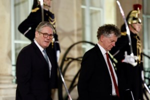 Νέος "πονοκέφαλος" για τον Στάρμερ: Παραιτείται και ο γενικός γραμματέας της κυβέρνησης