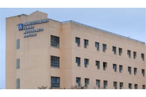 Νοσοκομείο Λάρισας: Λόγω διάβρωσης από... υγρασία έπεσε η ψευδοροφή πάνω σε ασθενή, λέει η διοίκηση - εικόνα 2