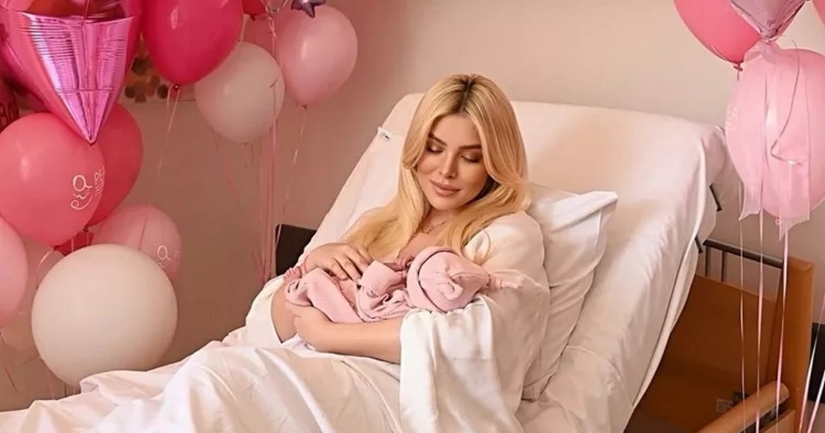 Η ανάρτηση της Κατερίνας Καινούργιου για την κόρη της που έγινε δύο εβδομάδων