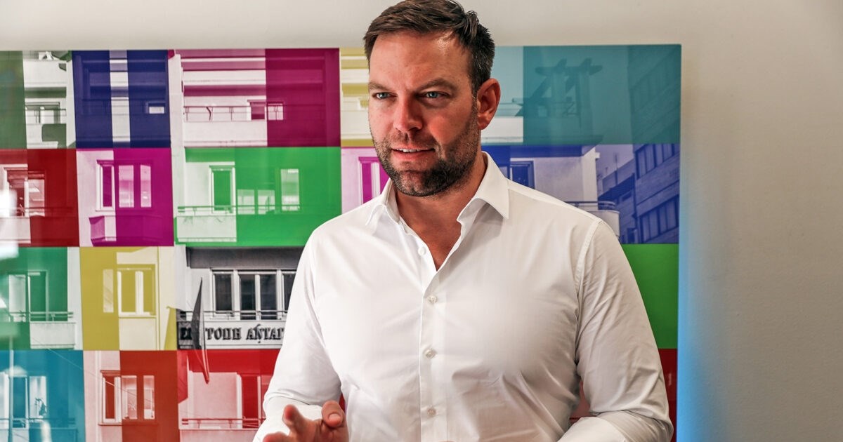 Νίκος Μωραΐτης για Κασσελάκη: Κατηγορεί την αντιπολίτευση, ενώ είναι για σαφάρι στη Ζάμπια