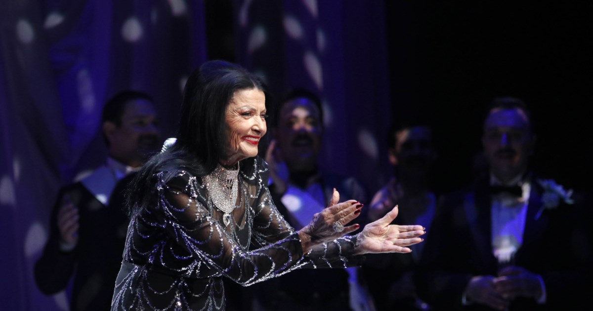 Ζωζώ Σαπουντζάκη: "Αφυδάτωση και κακή σίτιση ο λόγος που μπήκε στο νοσοκομείο" - Τι λέει η κουμπάρα της