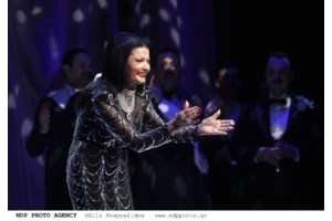 Ζωζώ Σαπουντζάκη: "Αφυδάτωση και κακή σίτιση ο λόγος που μπήκε στο νοσοκομείο" - Τι λέει η κουμπάρα της