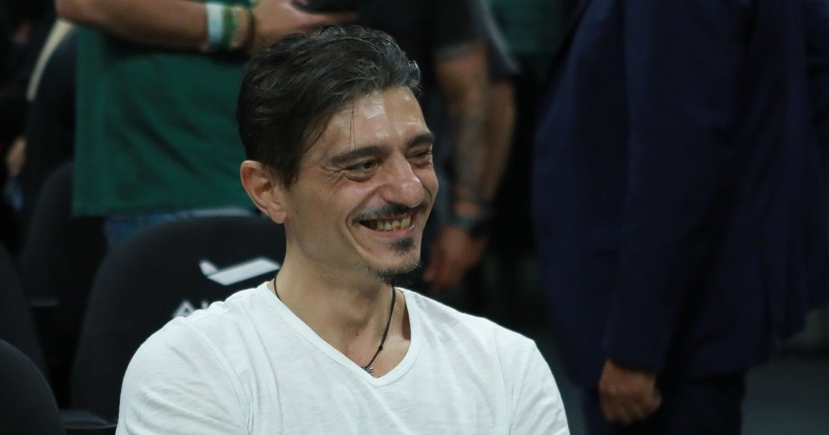 Μεγάλη ένταση με Δημήτρη Γιαννακόπουλο στο ΣΕΦ: Αποχώρησε από το γήπεδο