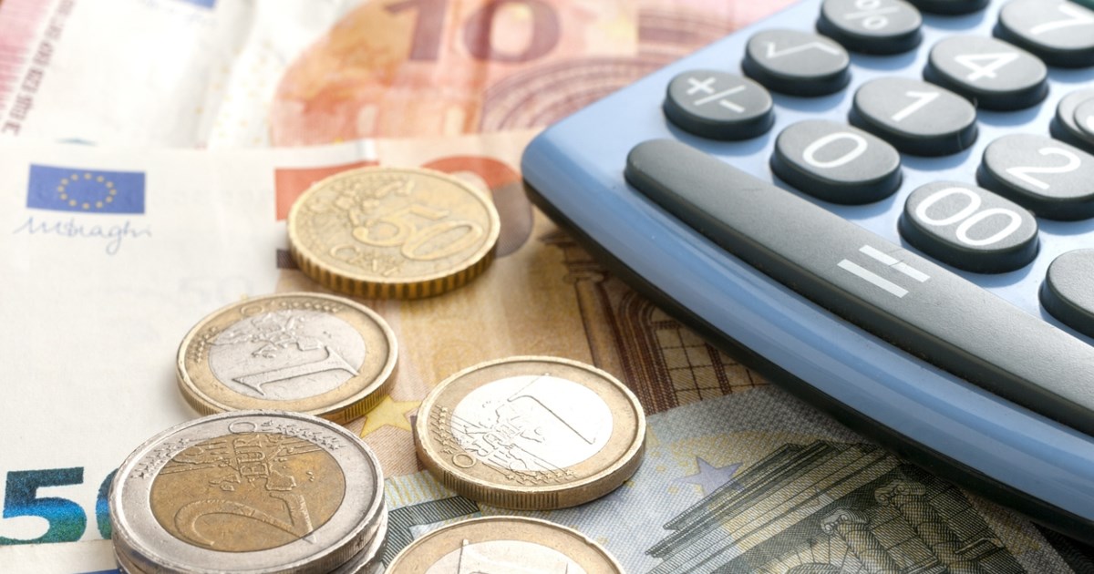 Ελεύθεροι επαγγελματίες: Τι αλλάζει στη φορολογία τους το 2026 και το 2027 - Δείτε παραδείγματα