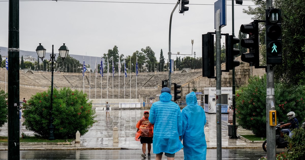 Μίνι φθινόπωρο: Πέφτει η θερμοκρασία, βροχές και στην Αττική - Πότε επανέρχεται η άνοιξη