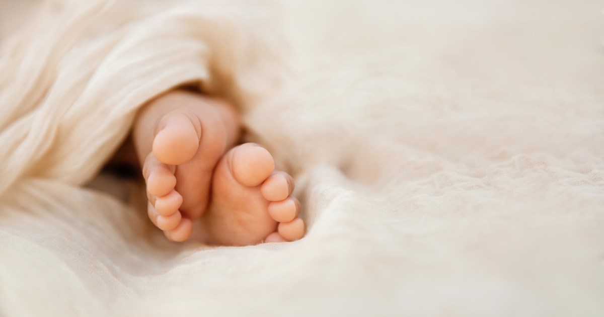 Θεσσαλονίκη: Ελεύθεροι με προφορική εντολή εισαγγελέα οι γονείς που άφησαν το βρέφος στο μπαλκόνι