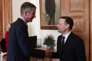 Θεοδωρικάκος κατά Καραμέρου: Fake news οι δηλώσεις για τις τιμές στα σούπερ μάρκετ σε Ελλάδα και Γερμανία