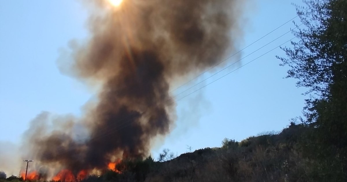 Φωτιά στην Εύβοια: Τραυματίστηκε εθελοντής πυροσβέστης