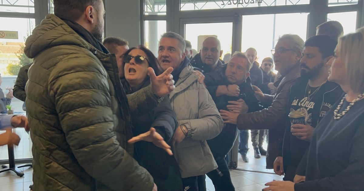 Βουλή: Καβγάς Βελόπουλου με Ξανθόπουλο για τα Τέμπη -  "Αν ήταν το παιδί μου εκεί μέσα, θα έπαιρνα τον νόμο στα χέρια μου"