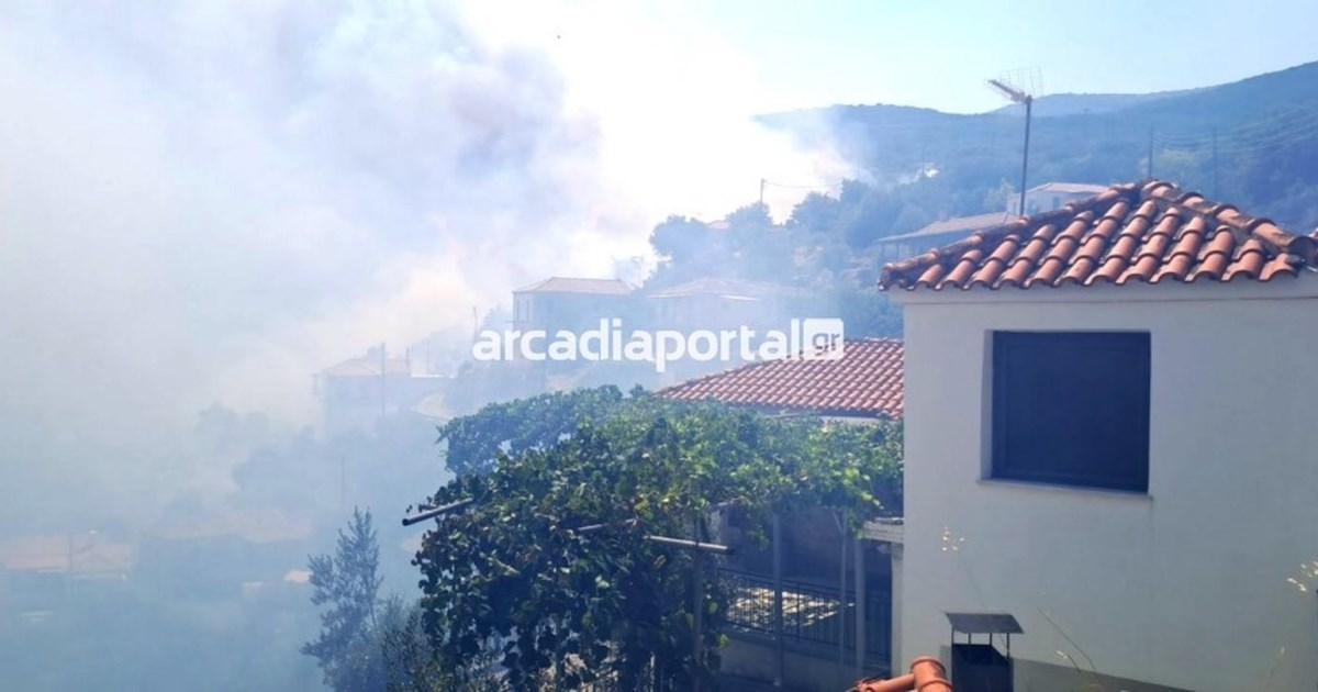 Μαίνεται η φωτιά στη Φυλή: Νέο μήνυμα του 112 - Εκκενώνονται Άνω Λιόσια, Γεννηματά και Κανάλα