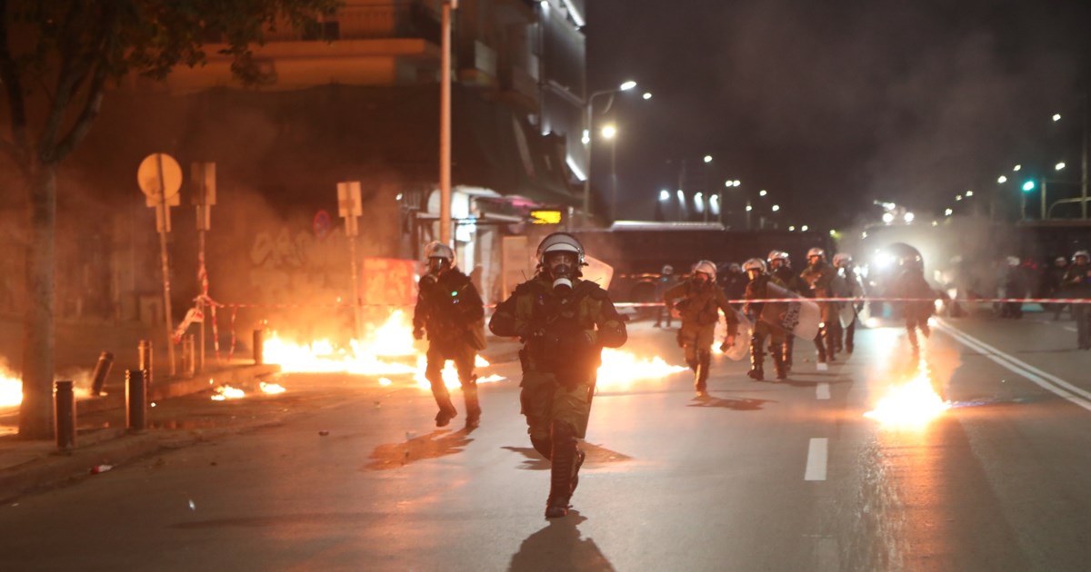 Θεσσαλονίκη: Μολότοφ εναντίον διμοιρίας ΜΑΤ στο τουρκικό προξενείο – Επτά συλλήψεις στις διαδηλώσεις για το Πολυτεχνείο