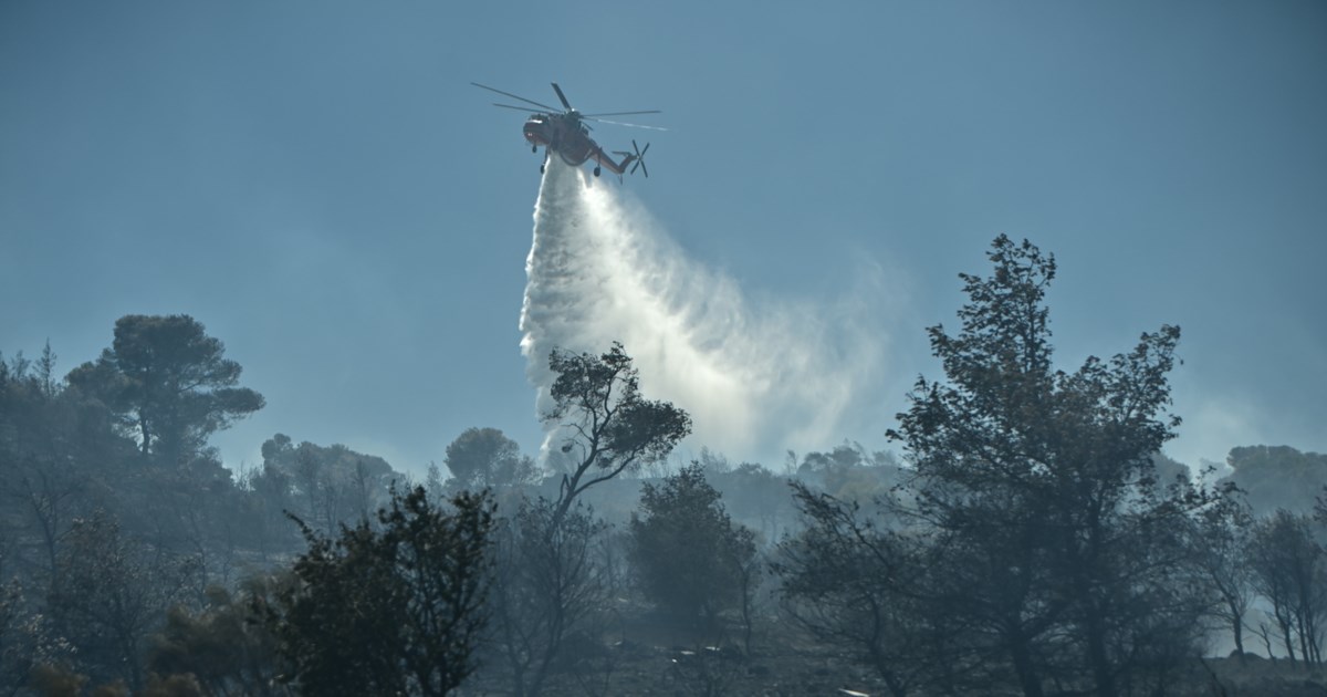 Φωτιά στο Νεοχώρι Μεσσηνίας: Επιχειρούν 45 πυροσβέστες, επτά αεροσκάφη και τρία ελικόπτερα