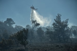 Φωτιά στο Νεοχώρι Μεσσηνίας: Επιχειρούν 45 πυροσβέστες, επτά αεροσκάφη και τρία ελικόπτερα