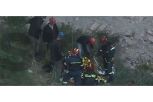 Σε εξέλιξη επιχείρηση διάσωσης στη Νέδα: Πατέρας και γιος έπεσαν σε χαράδρα