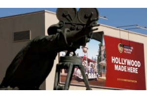 Στην αντεπίθεση η Paramount: "Xτυπά" το deal της Netflix με προσφορά $108,4 δισ. για τη Warner Bros