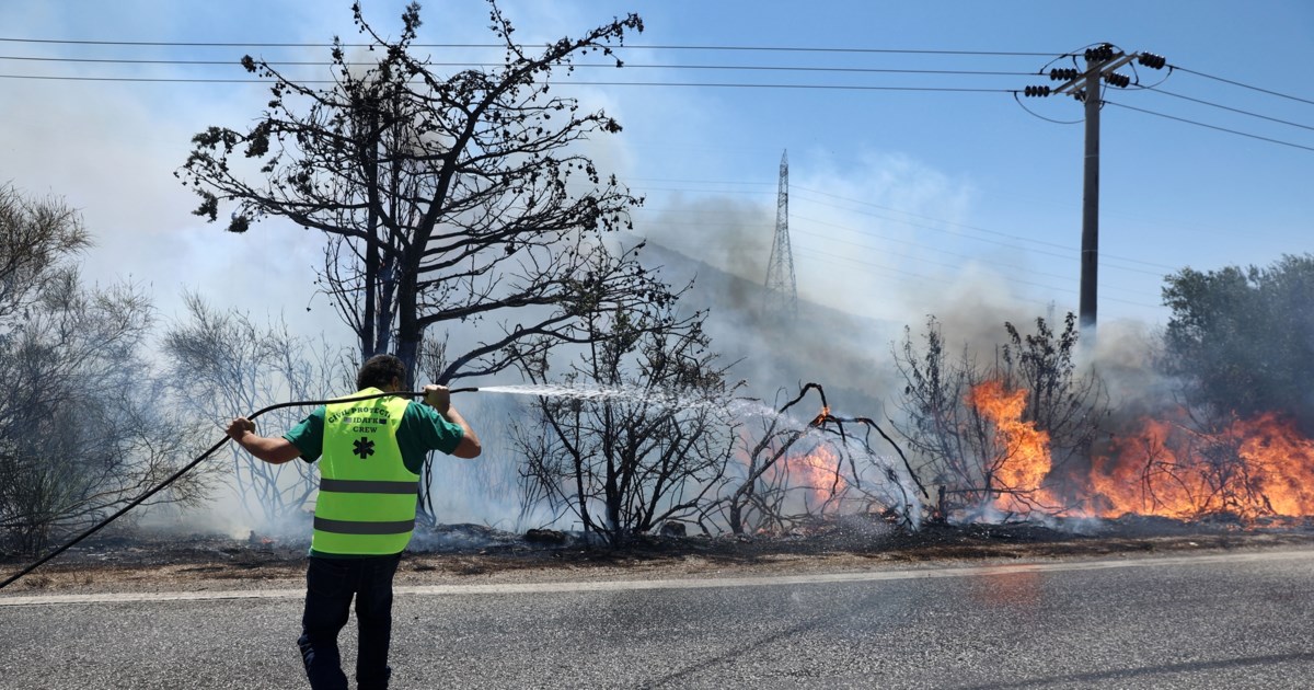 Φωτιά στην Παλαιά Φώκαια: Τι καιρό θα κάνει τις επόμενες κρίσιμες ώρες - Η πρόγνωση για τα μποφόρ [βίντεο]
