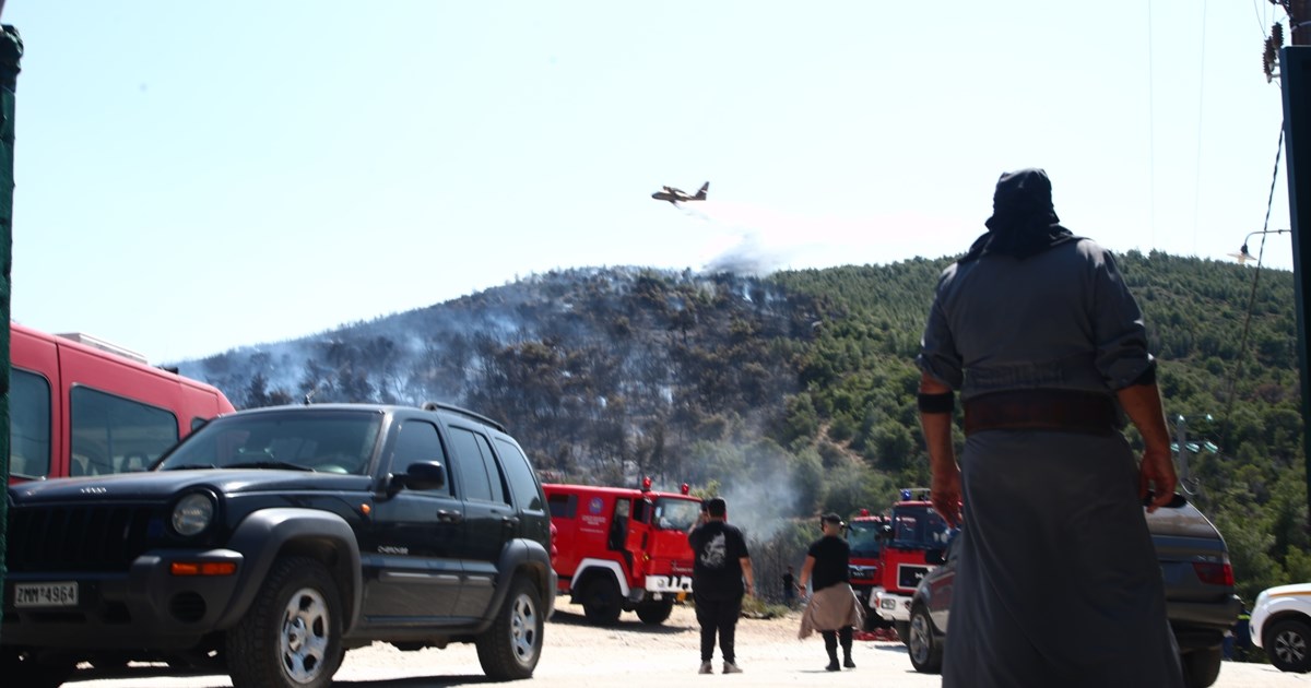 Βραχυκύκλωμα σε κολώνα φωτισμού προκάλεσε τη φωτιά στον Μαραθώνα - Αποκαλυπτικό βίντεο ντοκουμέντο