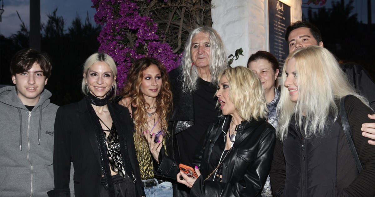 Γαία Μερκούρη: Φόρεσε το πιο στιλάτο μαγιό από τη συλλογή της Σοφίας Καρβέλα - Το εξαιρετικά γυμνασμένο σώμα της - εικόνα 6