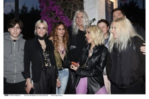 Γαία Μερκούρη: Φόρεσε το πιο στιλάτο μαγιό από τη συλλογή της Σοφίας Καρβέλα - Το εξαιρετικά γυμνασμένο σώμα της - εικόνα 6