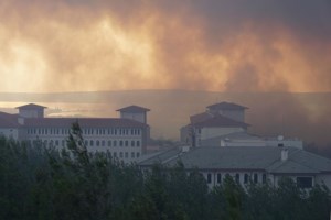 Τουρκία: Μεγάλη φωτιά στα Δαρδανέλλια - Έκλεισε το αεροδρόμιο - Πάνω από 2.000 άνθρωποι εκκενώθηκαν